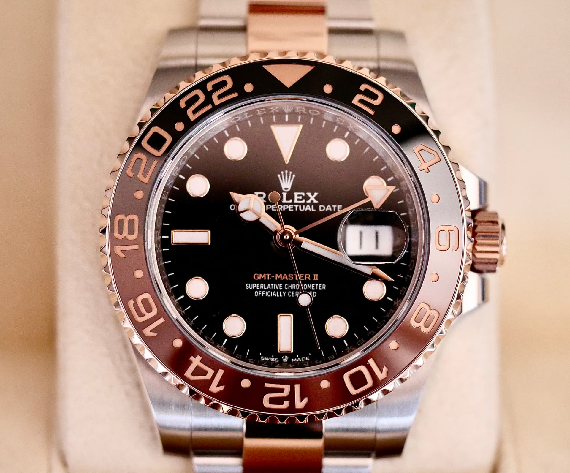 Pre-owned Rolex GMT-Master II Root Beer with rose gold bezel